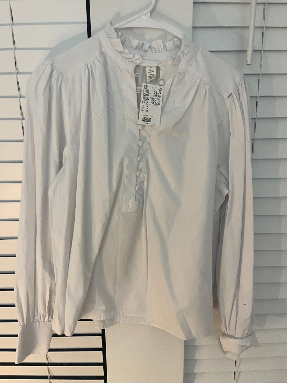 Women’s White Ruffle Collar Button-Front Blouse
